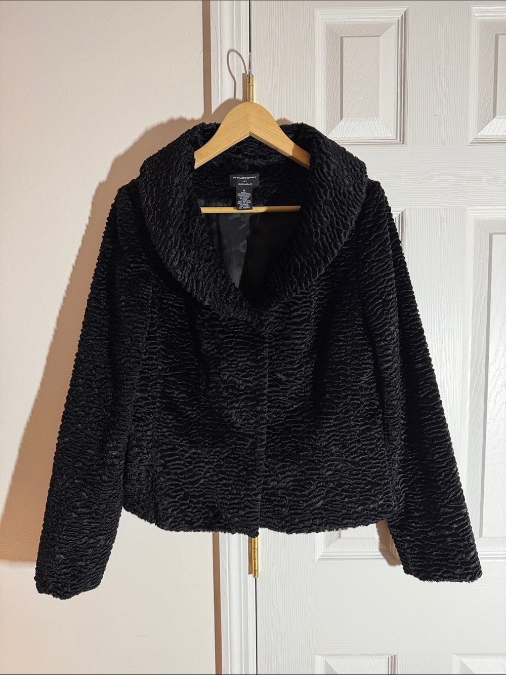Philosophy Curly Faux Fur Cropped Jacket Shawl Collar Medium 10 Black Lined - Picture 3 of 10